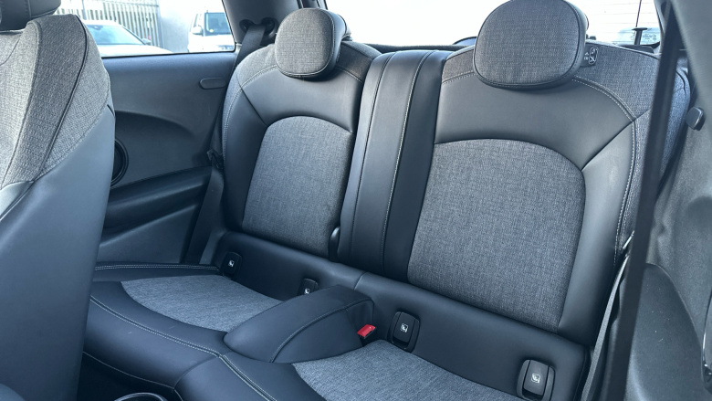 MINI Hatchback 135kW Cooper S Level 2 33kWh 3dr Auto Electric Hatchback